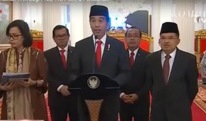 Presiden Jokowi Umumkan THR dan Gaji ke-13