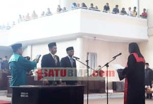 Saiful Ambarak dan Eba Nani Dilantik Sebagai Ketua dan Wakil Ketua DPRD Bolmut
