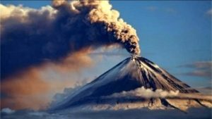 Gunung Agung Muntahkan Lava Pijar