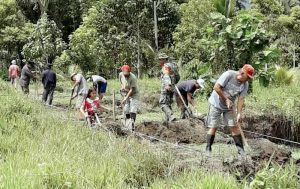 Anggota TNI Ini Prakarsai Pembuatan Jalan Desa