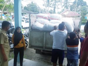 Warga Boltim Bantu Korban Banjir di Manado