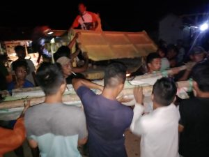 Berikut Foto Detik-detik Evakuasi Dua Korban Tambang Potolo