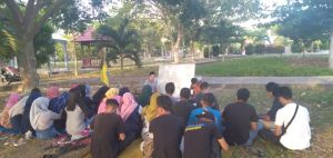 Puluhan Kader PMII Gelar Diskusi di Taman Kota Pobundayan