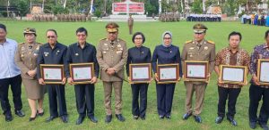 Bupati Bolmong Terima Penghargaan dari Gubernur