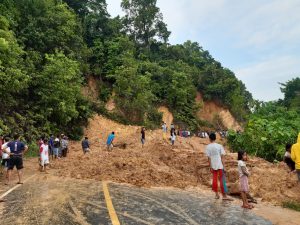 Longsor, Jalur Trans Sulawesi Putus, Ini Videonya