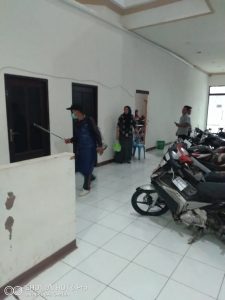 Cegah Covid-19, Kantor Setda Bolmong Disemprot Disinfektan