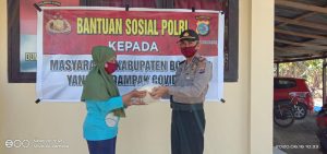 Polsek Dumoga Barat dan Utara Bagikan Bantuan Sosial Polri