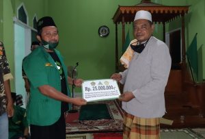GP Ansor Bolmut Serahkan Bantuan Kementrian Agama kr PP Alkhairat Bintauna