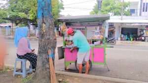 Penjual Es  Tetap Eksis di Tengah Pandemi