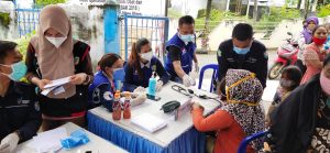 Tim PSC 119 dan PMI Bolmut Layani Pasien di Kota Manado