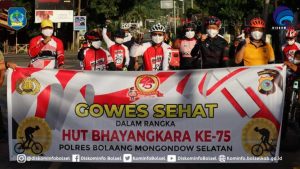 Bupati Iskandar Gowes Bersama Kapolres Bolsel di HUT Bhayangkara ke-75