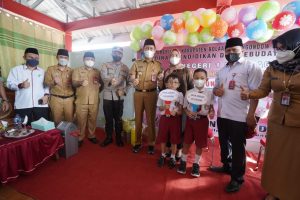 Bupati Iskandar Membuka Vaksin Perdana Untuk Anak usia 6-11 Tahun