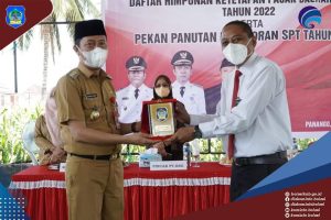 Bupati Iskandar Hadiri Penyerahan SPPDT, DHKP Tahun 2022