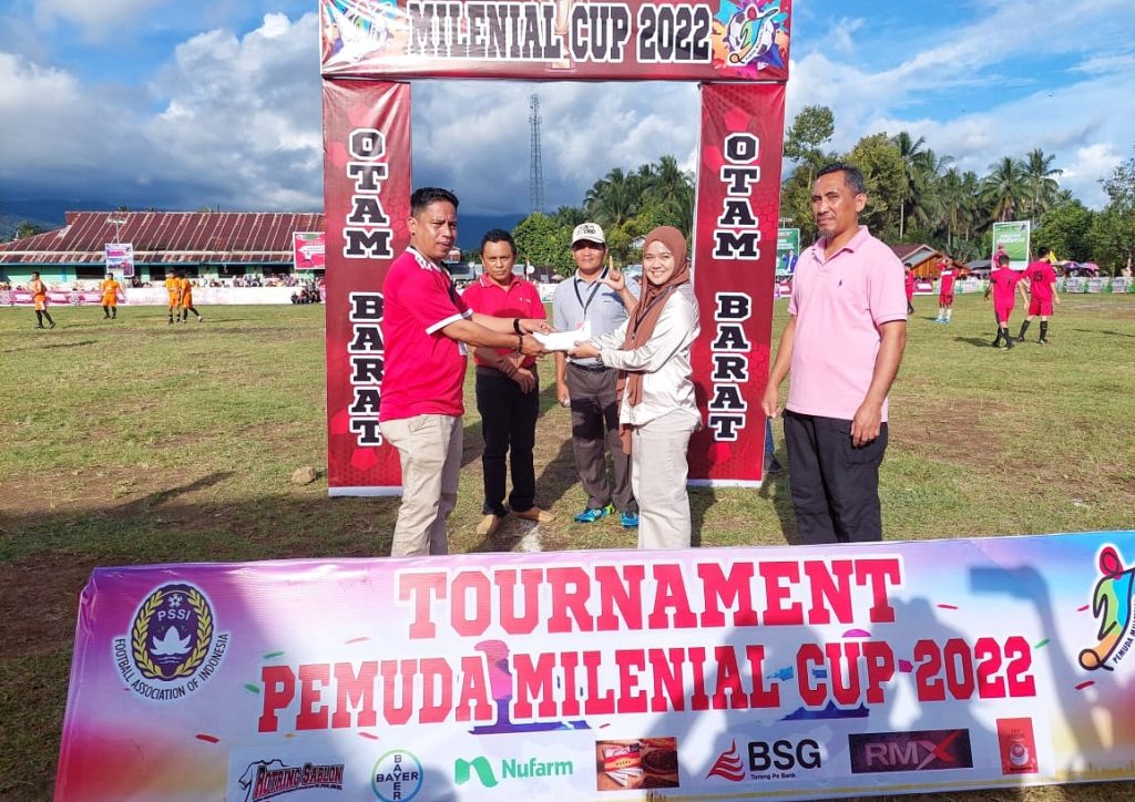 Wakili Bupati Bolmong, Kadispora Buka Tournamen Sepak Bola di Desa Otam Barat