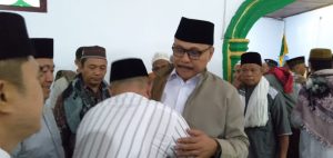 Selain Sholat Idul Adha, Bupati Limi Serahkan Hewan Qurban Kepada Imam Masjid Al-Mukminun Desa Muntoi