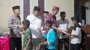 Safari Ramadhan ke Pintim, Bupati Iskandar dan Wabup Deddy Silaturahmi dan Bagikan Beasiswa