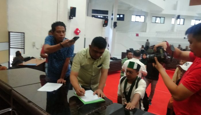 Ketua dan Wakil Ketua DPRD Kotamobagu Terima Aksi Demo Aliansi Mahasiswa Bolmong Raya