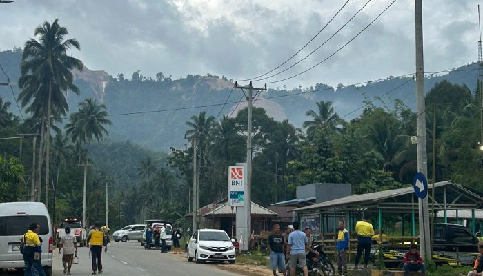 Warga Bakan Tutup Akses Masuk PT-JRBM