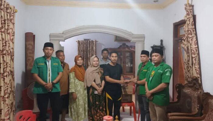 Ketua dan Pengurus Ansor Sulut Bantu Korban Kebakaran di Desa Bakan