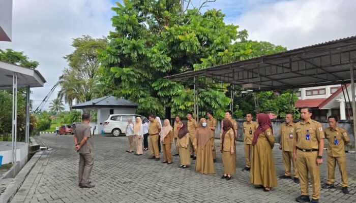 Rutin, Pejabat dan Staf di Setwan DPRD Kotamobagu Gelar Apel Pagi
