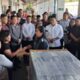 Tangis Haru di Bandara, Gubernur Yulius Sambut Pemulangan Jenazah Vinny dari Kamboja