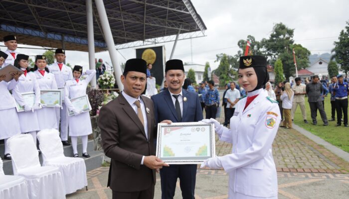 Wali Kota Tetapkan Paskibraka 2024 sebagai Purna Paskibraka dan Duta Pancasila 2025