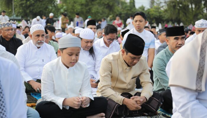 Peringati Idul Adha 1446 H, Wali Kota Serahkan Sapi Kurban Bantuan Presiden