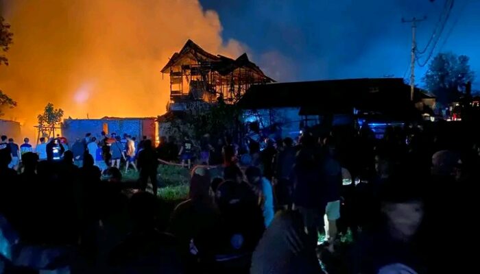 Wali Kota dr. Weny Gaib dan Wakil Wali Kota Rendy Mangkat Tinjau Lokasi Kebakaran di Gogagoman