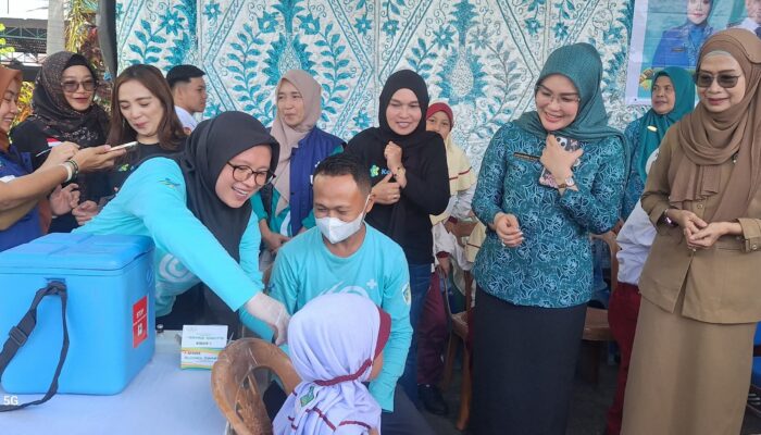 Ketua TP PKK Kotamobagu Luncurkan Bulan Imunisasi Anak Sekolah