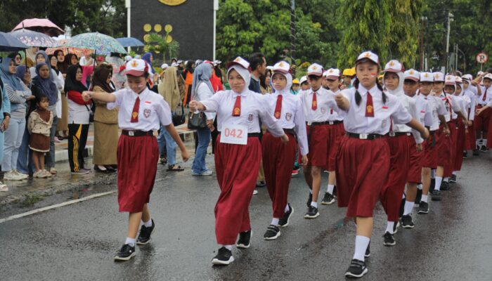 Semarak HUT RI ke-80, Ratusan Siswa SD di Kotamobagu Ikuti Lomba Gerak Jalan