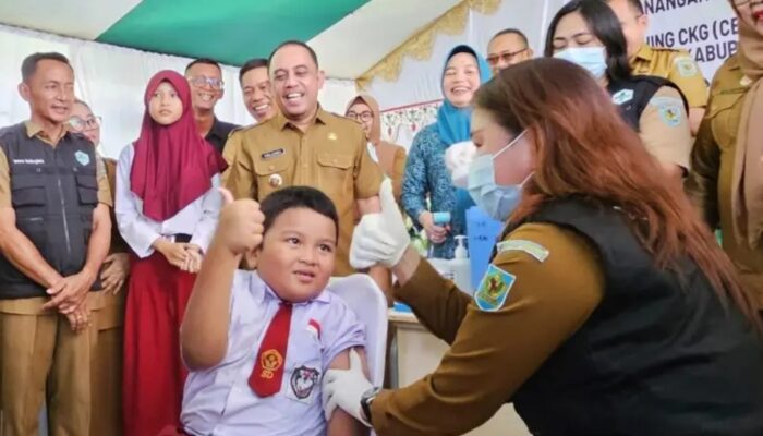 Ini Kata Yusra saat Luncurkan Bulan Imunisasi Anak Sekolah dan Cek Kesehatan Gratis