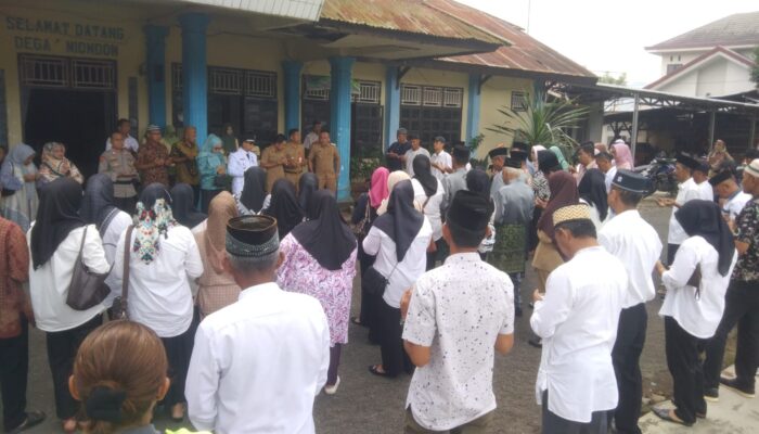 Isak Tangis Warnai Pelepasan Lurah Motoboi Kecil