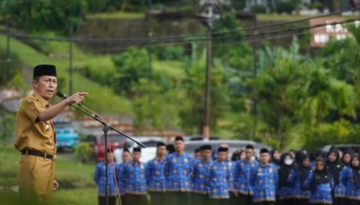 Bupati Iskandar Serahkan Cadangan Pangan Secara Simbolis Saat Apel Kerja Pemkab Bolsel