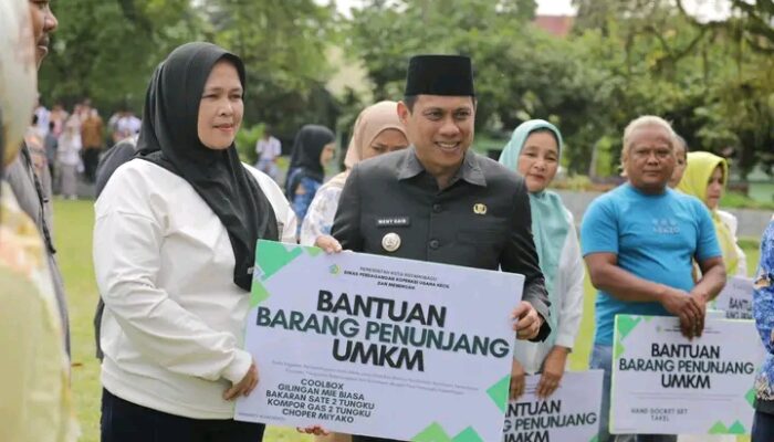 Pemkot Kotamobagu Salurkan Bantuan untuk 60 Pelaku UMKM, Dorong Pertumbuhan Ekonomi Daerah