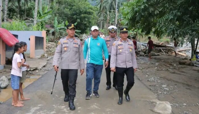 Kapolres Kotamobagu Tinjau Lokasi Banjir di Desa Muntoi