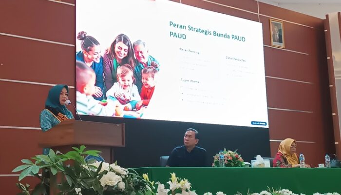 Bunda PAUD Kalsum Alhabsyi Pemateri Kegiatan Transisi Paud Ke SD