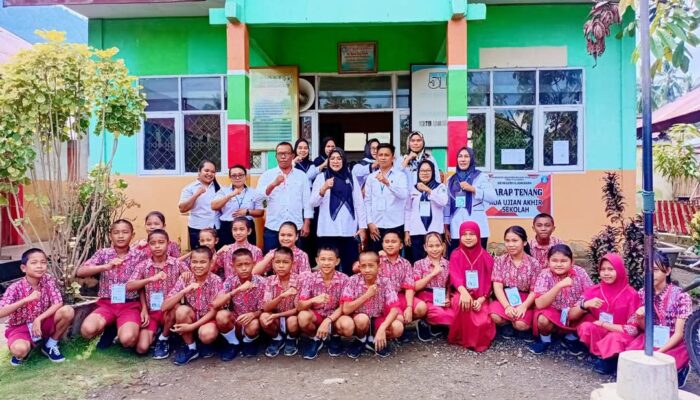 Kepala Disdik Bolmong, Farida Mooduto, Monitoring UAS Di  SDN 1 Langagon,