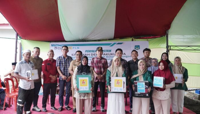 Bupati Bolsel Resmikan Penyalaan Listrik bagi Korban Banjir Bandang 2020 di Desa Pakuku Jaya