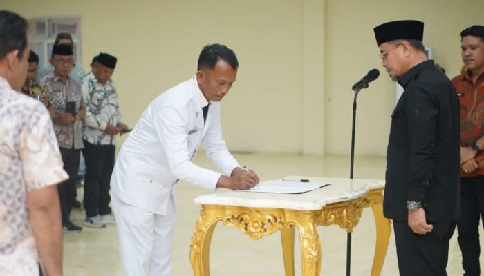 Untuk Menjalankan Roda Pemerintahan di Desa, Bupati Boltara Resmi Melantik Pj Sangadi Desa Wakat