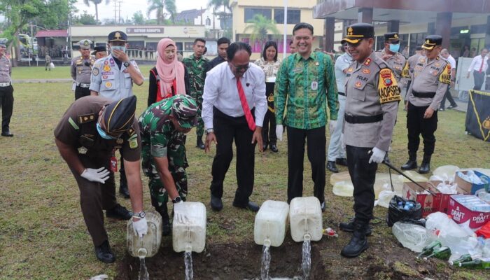 Polres Kotamobagu Musnahkan 1.650 Liter Cap Tikus dan Sejumlah Barang Bukti Narkotika