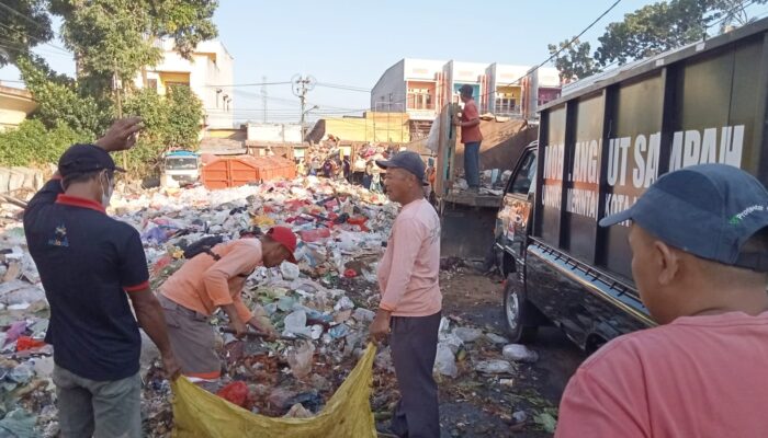 Pasukan Orange Kotamobagu Bersihkan Tumpukan Sampah Pasca Lebaran