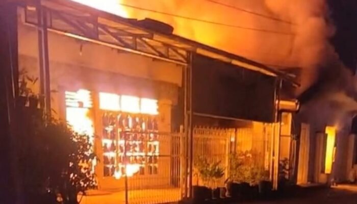 Diduga Korsleting Listrik, Satu Rumah di Gogagoman Dilahap Si Jago Merah