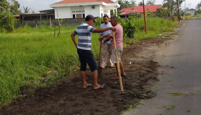 Lurah Motoboi Kecil Pimpin Jumat Bersih, Fokus Bersihkan Drainase Rawan Banjir